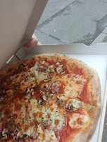 Pizza Salami Champignons